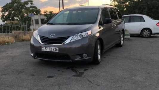 Toyota Sienna, Бензин, 2017