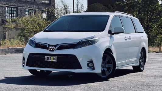 Toyota Sienna, Бензин, 2018