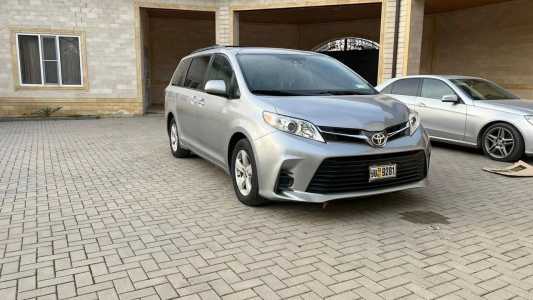 Toyota Sienna, Бензин, 2018