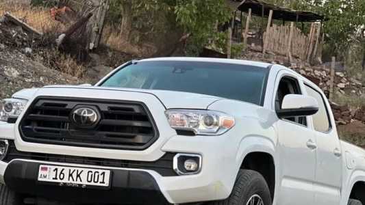 Toyota Tacoma, Бензин, 2019