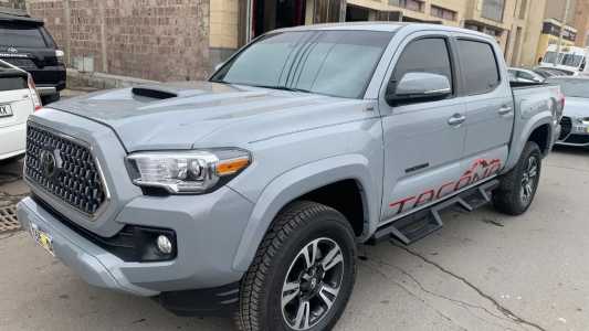 Toyota Tacoma, Бензин, 2019