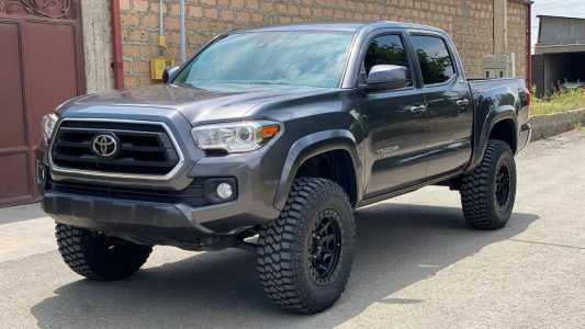 Toyota Tacoma, Бензин, 2020