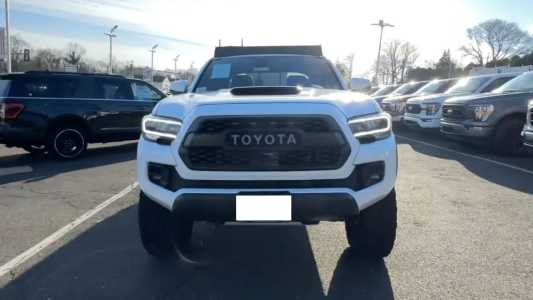 Toyota Tacoma, Бензин, 2023