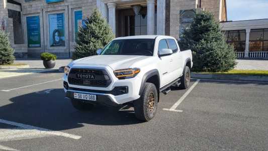 Toyota Tacoma, Бензин, 2023