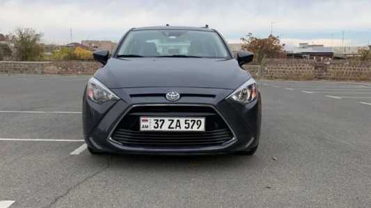 Toyota Yaris, Бензин, 2018