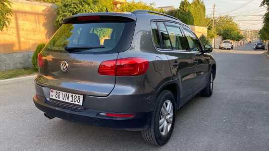 Volkswagen Tiguan, Бензин, 2016