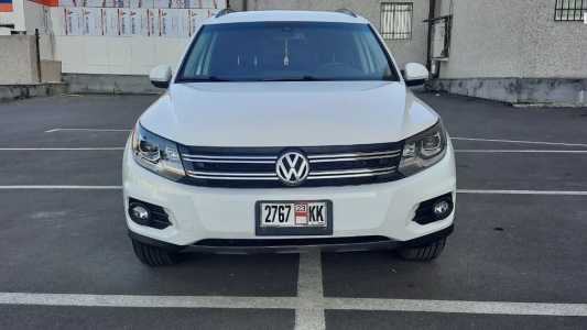 Volkswagen Tiguan, Бензин, 2017