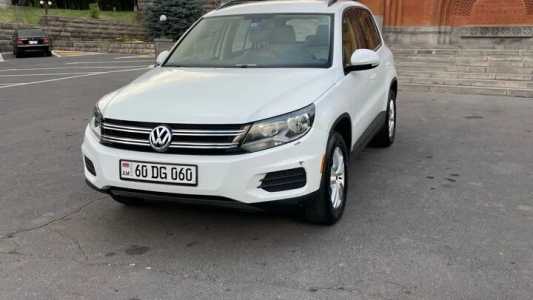 Volkswagen Tiguan, Бензин, 2017