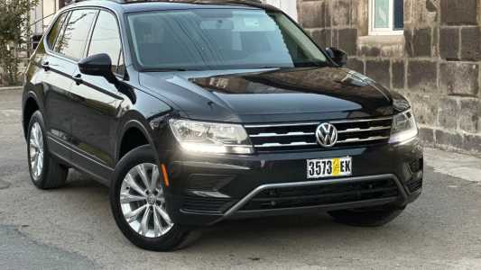 Volkswagen Tiguan, Бензин, 2018