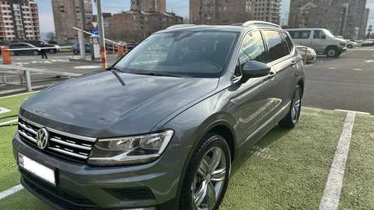 Volkswagen Tiguan, Бензин, 2020