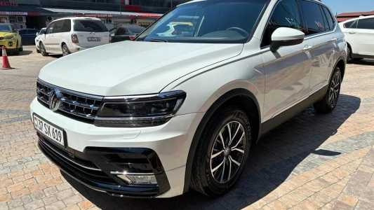 Volkswagen Tiguan, Бензин, 2020