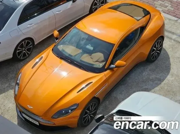 Aston Martin DB11, 2023