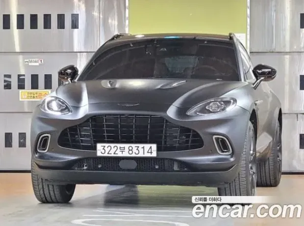 Aston Martin DBX, 2020