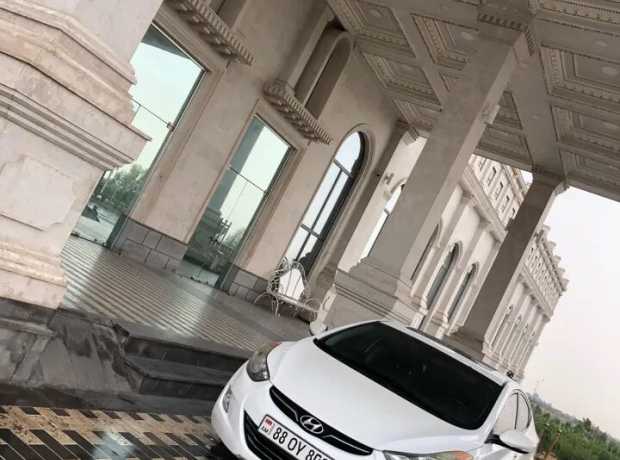 Hyundai Elantra, Бензин, 2011