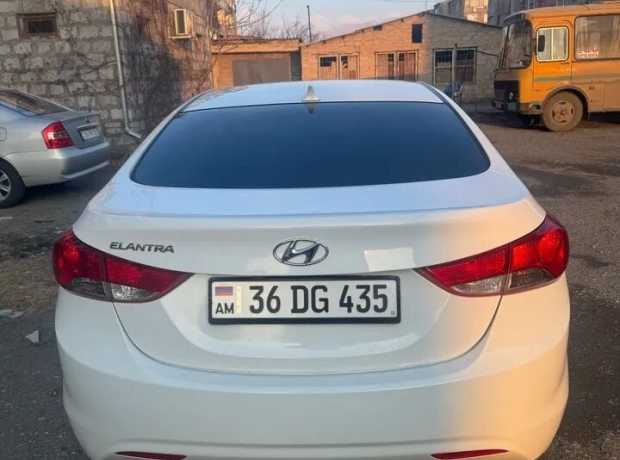 Hyundai Elantra, Бензин, 2012