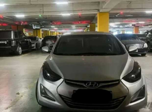 Hyundai Elantra, Бензин, 2015