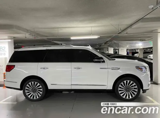 Lincoln Navigator, 2021