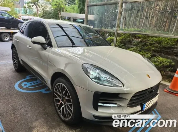 Porsche Macan, 2021