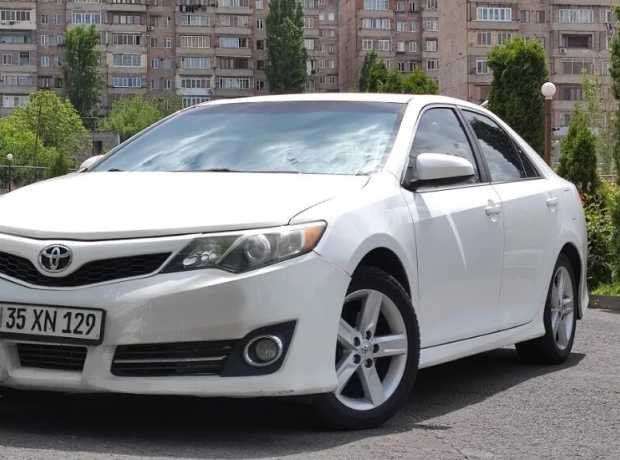 Toyota Camry, Бензин, 2013