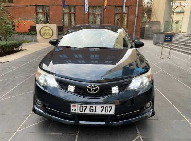 Toyota Camry, Бензин, 2014