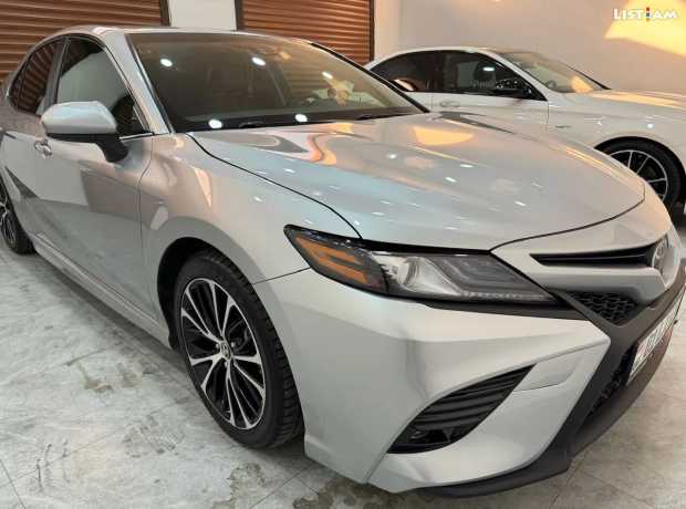 Toyota Camry, Бензин, 2018