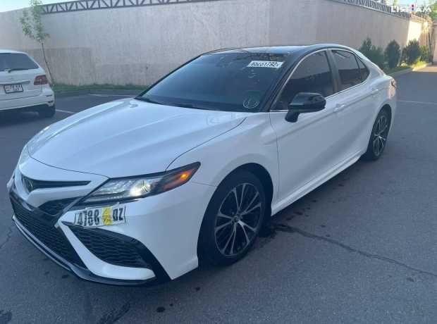 Toyota Camry, Бензин, 2018