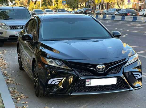 Toyota Camry, Бензин, 2018