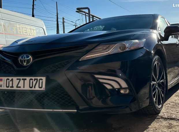 Toyota Camry, Бензин, 2018