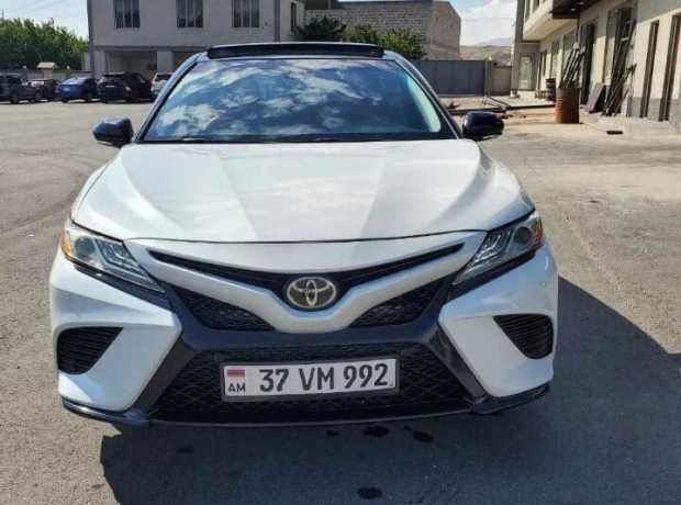 Toyota Camry, Бензин, 2018