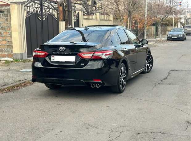 Toyota Camry, Бензин, 2018