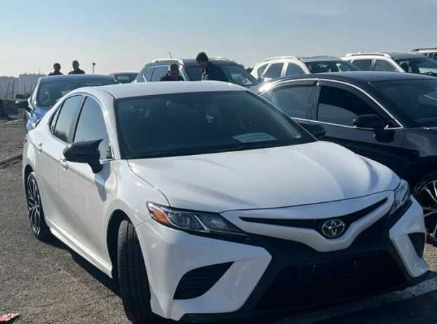 Toyota Camry, Бензин, 2019