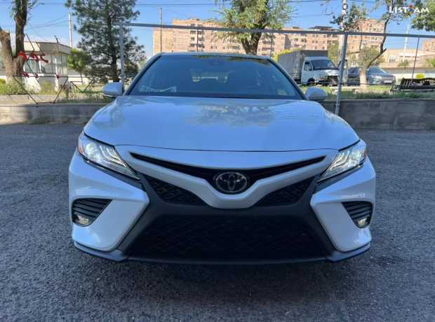 Toyota Camry, Бензин, 2020