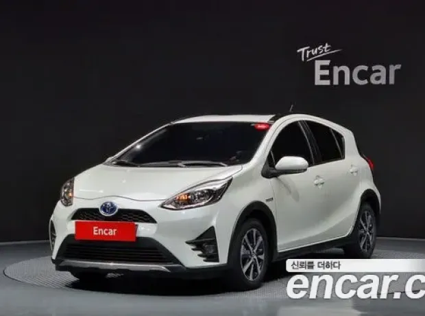 Toyota Prius C, 2021