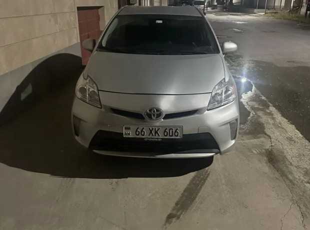 Toyota Prius, Гибрид, 2014