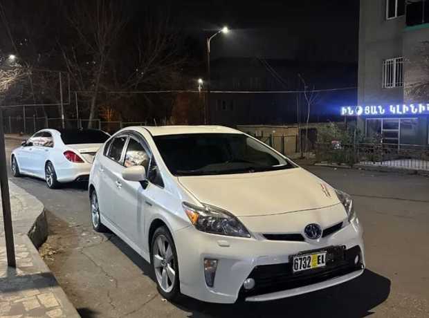 Toyota Prius, Гибрид, 2014