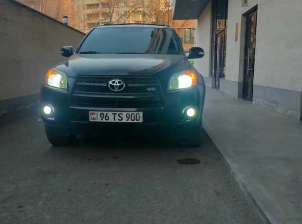 Toyota RAV4, Бензин, 2010