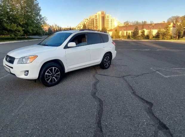 Toyota RAV4, Бензин, 2012