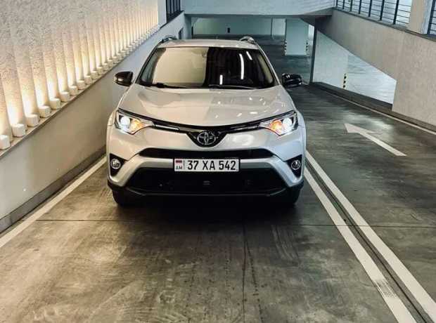 Toyota RAV4, Бензин, 2017