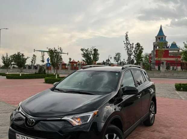 Toyota RAV4, Бензин, 2018