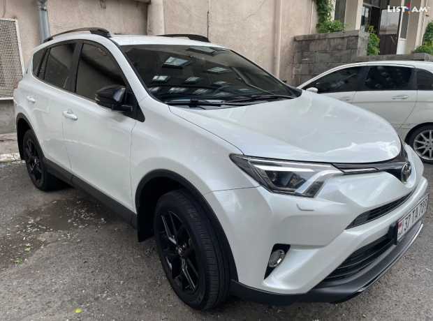 Toyota RAV4, Бензин, 2018