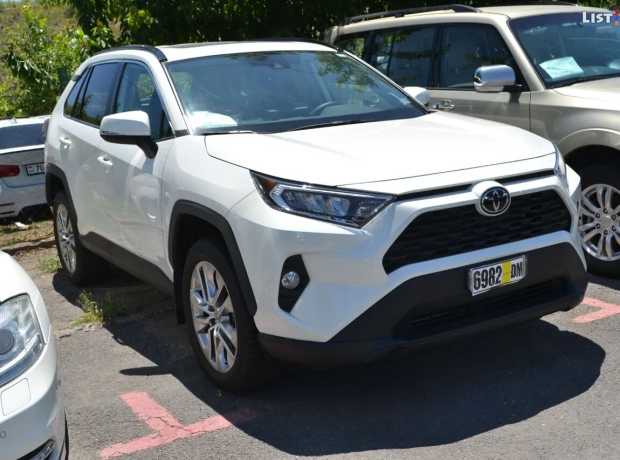 Toyota RAV4, Бензин, 2021