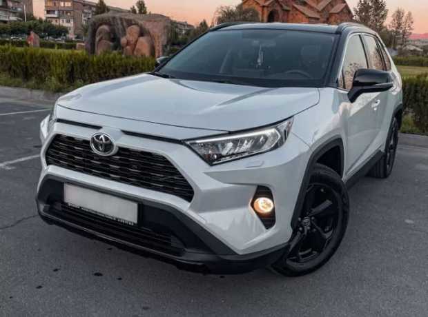 Toyota RAV4, Бензин, 2021