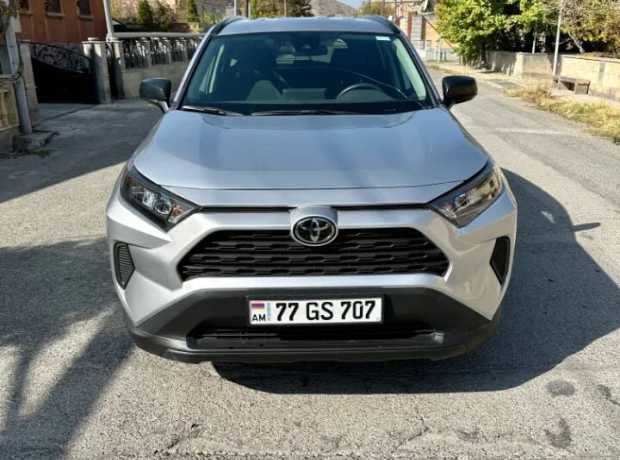 Toyota RAV4, Бензин, 2021