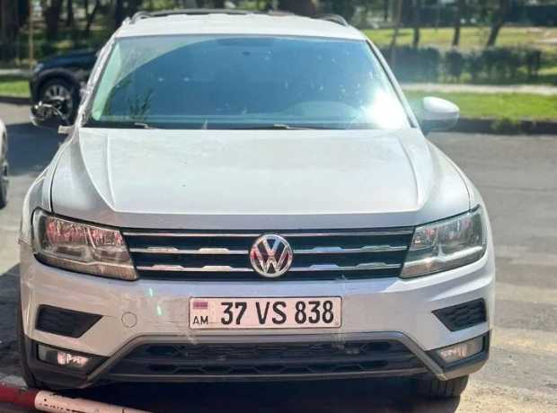 Volkswagen Tiguan, Бензин, 2018